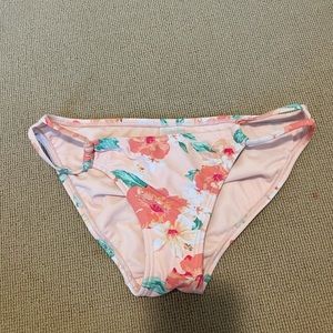 Target woman’s bathing suit bottoms size small